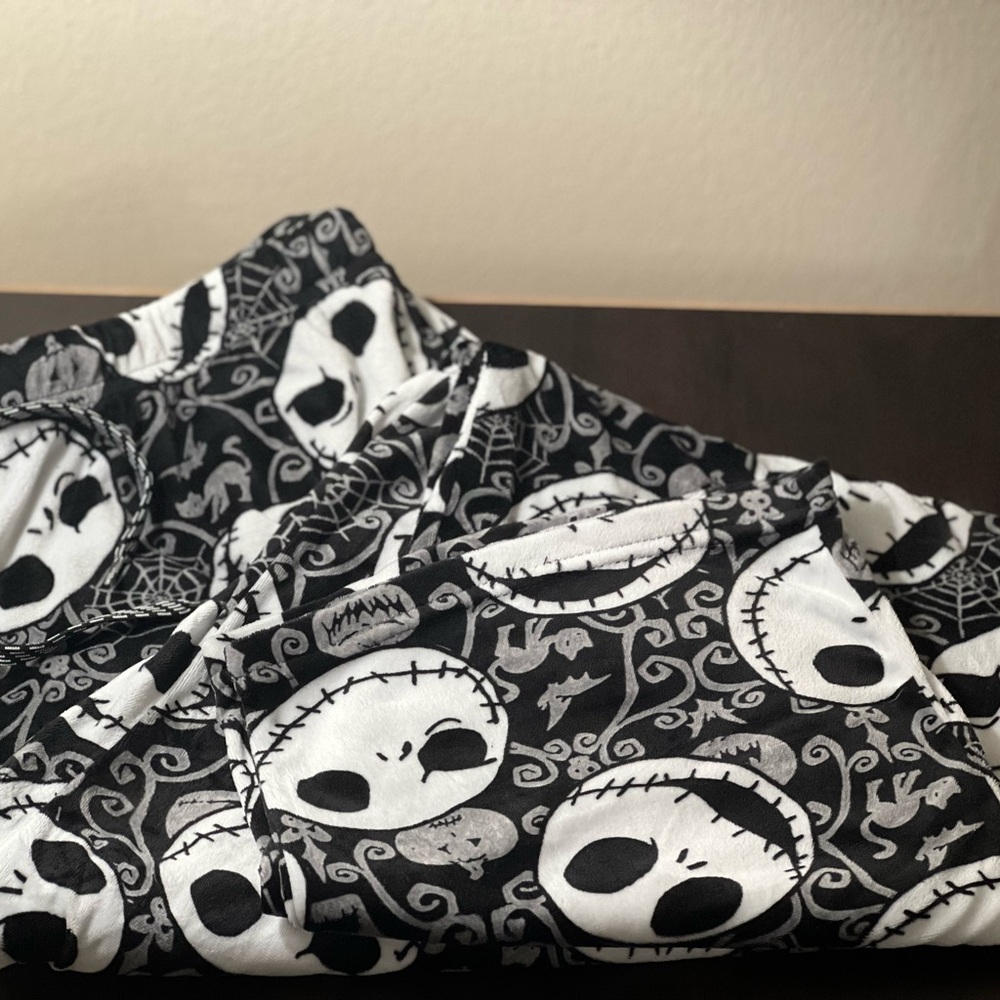 Black and White Skull Patterned Pajama Pants